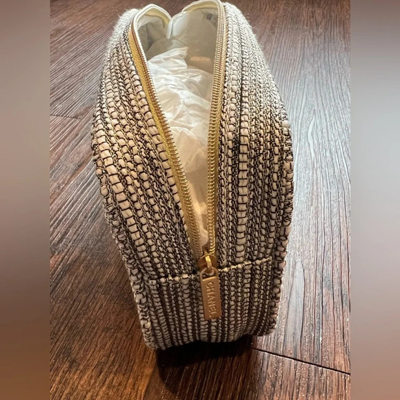 CHANEL 2022 HOLIDAY ROUTINE RESET CLEANSING DUO SET - Picture 11 of 14